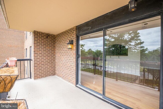 Building Photo - 200 N Pickett St