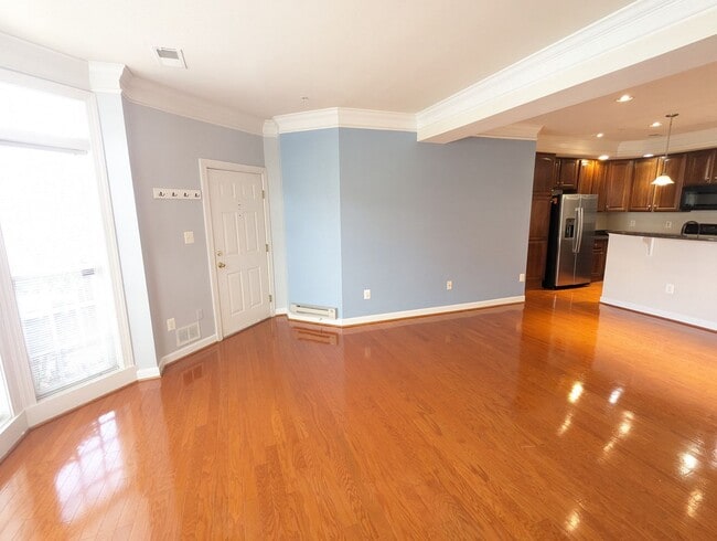 Building Photo - Two level condo in URBANA School District ...