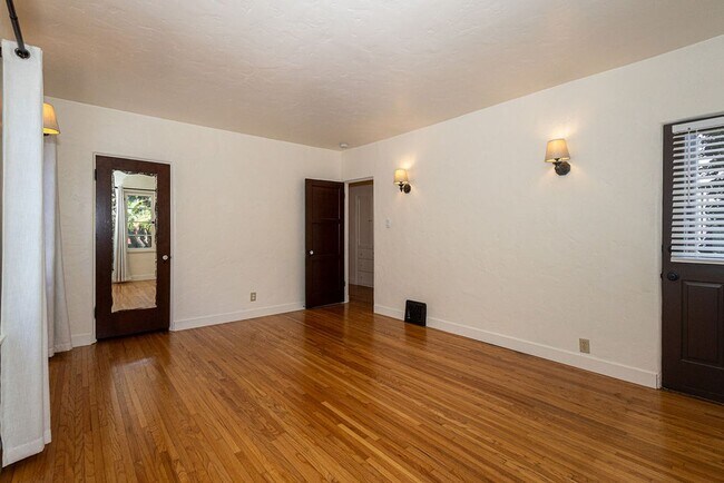 Building Photo - Beautifully Restored 3BR Miracle Mile Duplex | 1,725 SF | Near Metro D Line