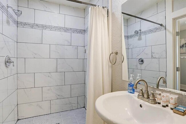 Building Photo - 4017 Avenue M