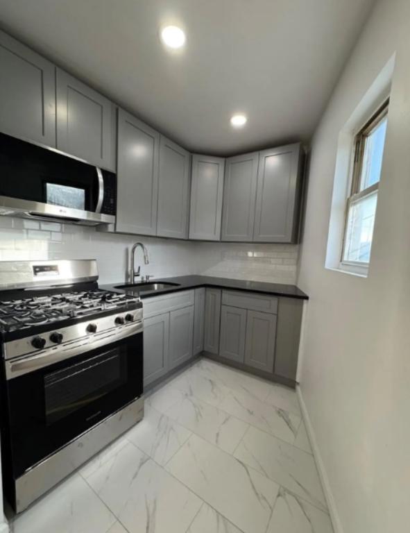 Building Photo - 159th Street