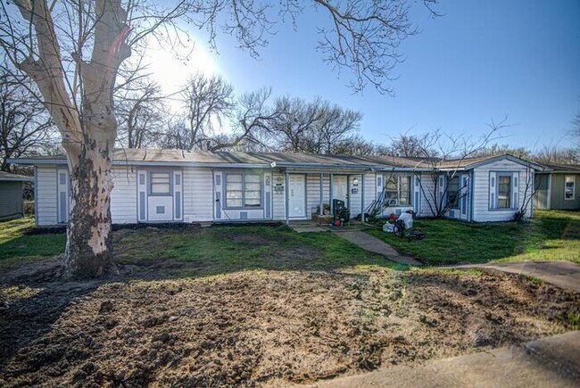 Primary Photo - 3 Pershing Dr
