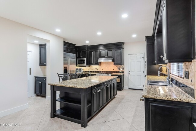 Building Photo - 504 Rustic Hills Dr