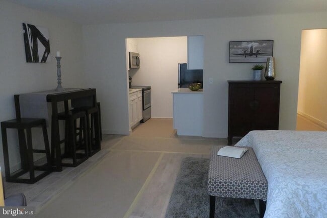 Building Photo - 224 W Rittenhouse Square