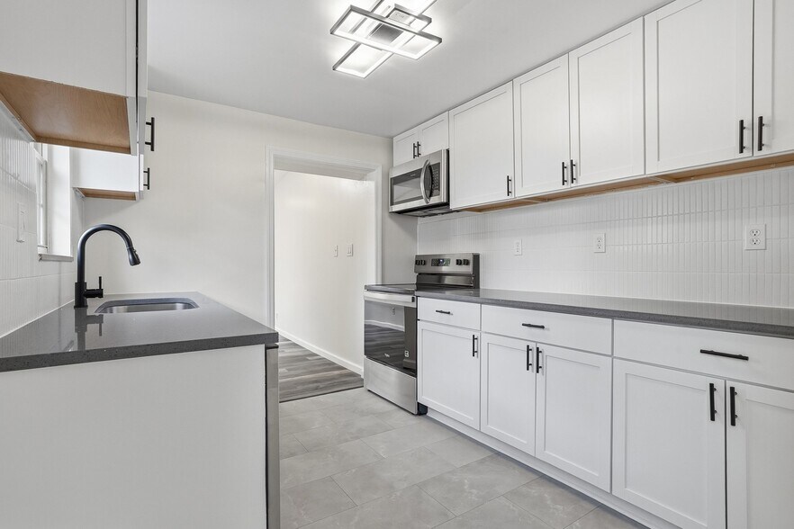 Building Photo - 165 Meadowbrook Dr