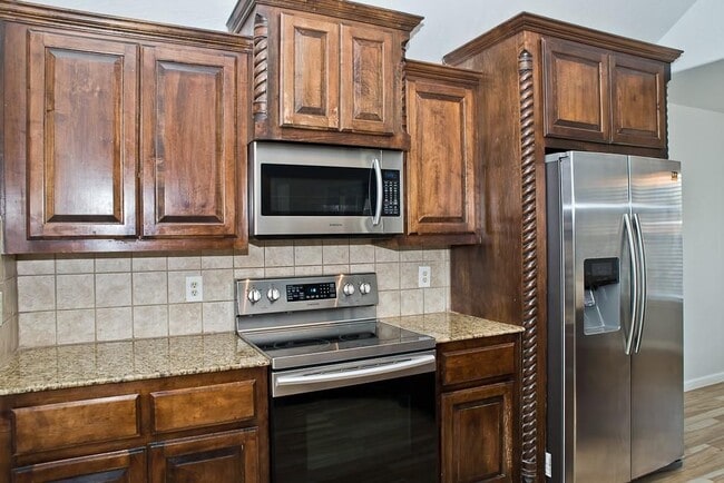 Building Photo - 826 Rickwood Cir
