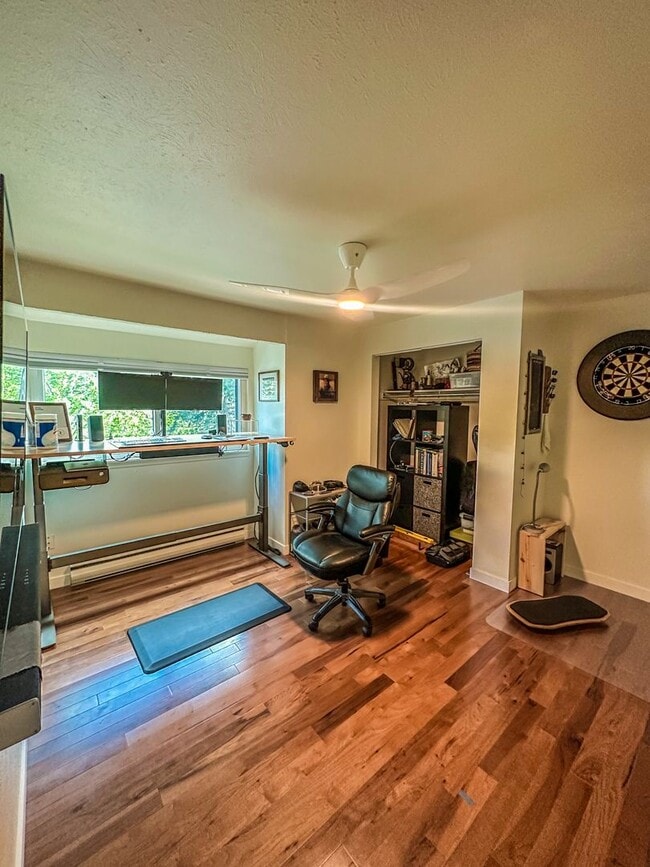 Building Photo - Beautiful & Large 4-Bd 2.5-Ba, in Boulders...