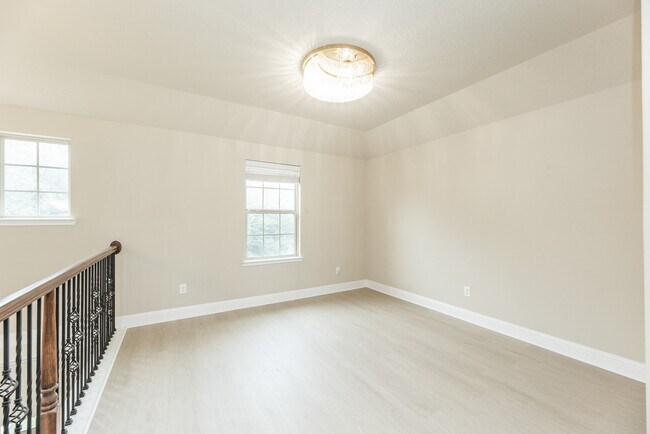 Building Photo - 6123 Northcrest Village Way