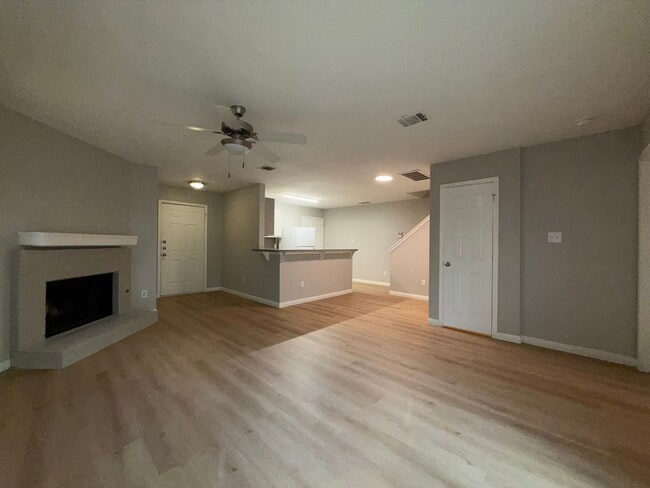 Building Photo - Ginder Properties2 (2906 Kestrel Dr)