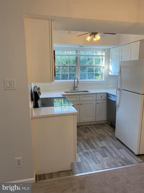 Building Photo - 12106 Greenway Ct