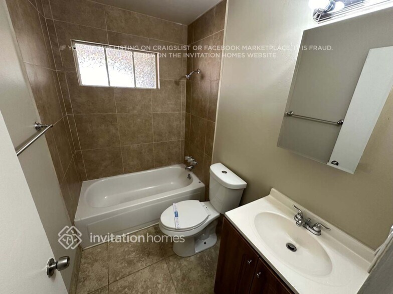 Building Photo - 2211 W Palo Verde Dr