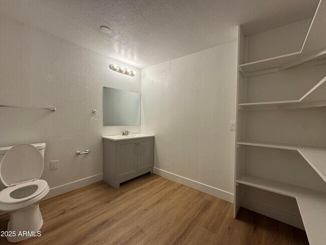 Building Photo - 2020 E Arbor Ave