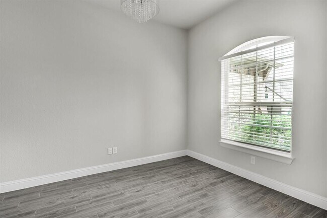 Building Photo - 1405 Highland Ridge Rd