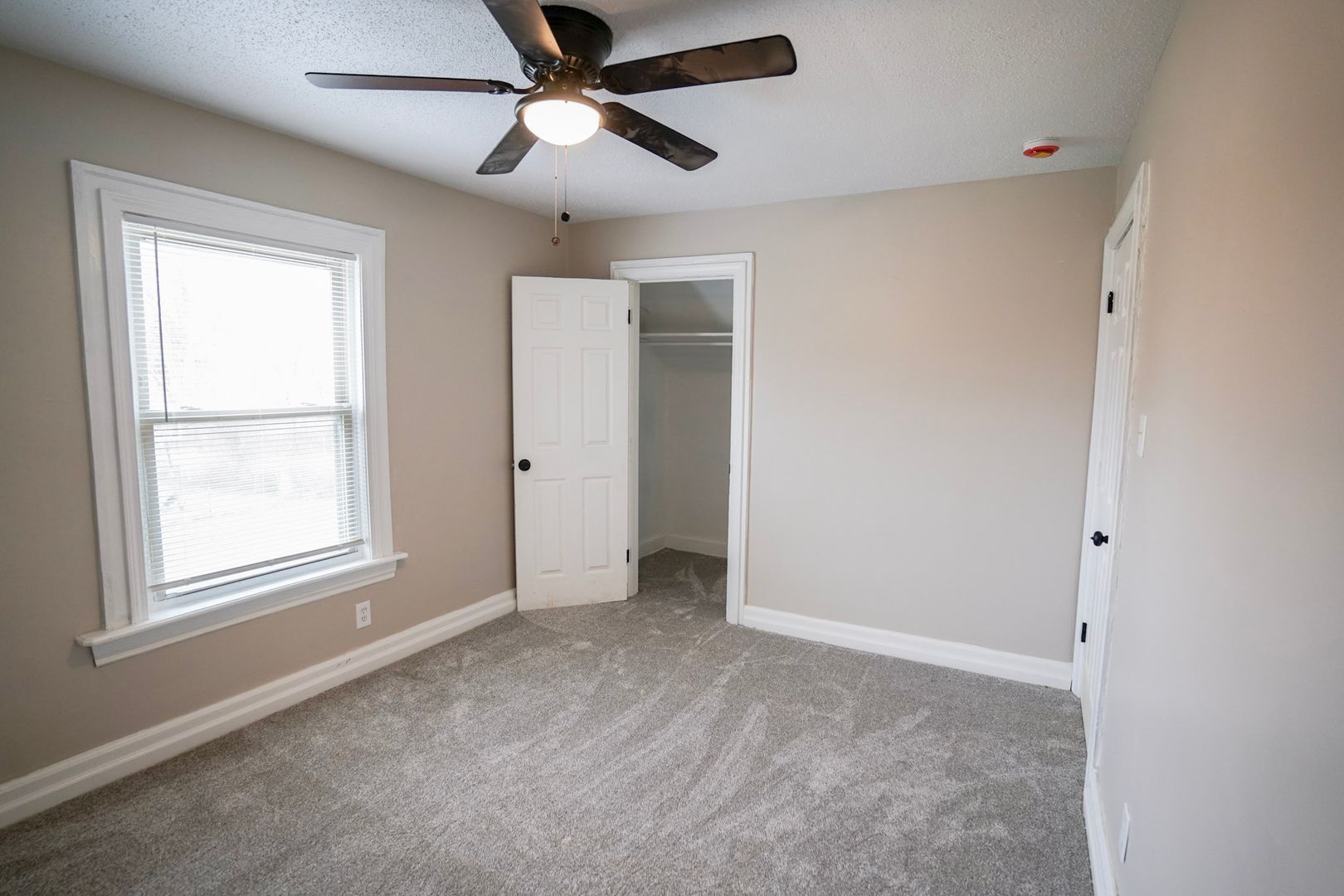 Building Photo - This beautifully updated 4-bedroom, 2-bath single-family home is ready for move-in!