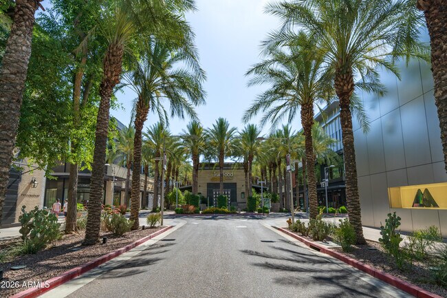 Building Photo - 15221 N Clubgate Dr
