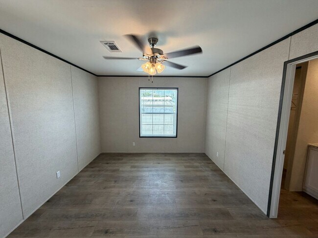 Building Photo - 131 Lakeside Garden Cir