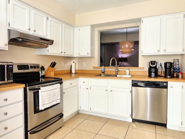 Building Photo - Lynnhaven Shores