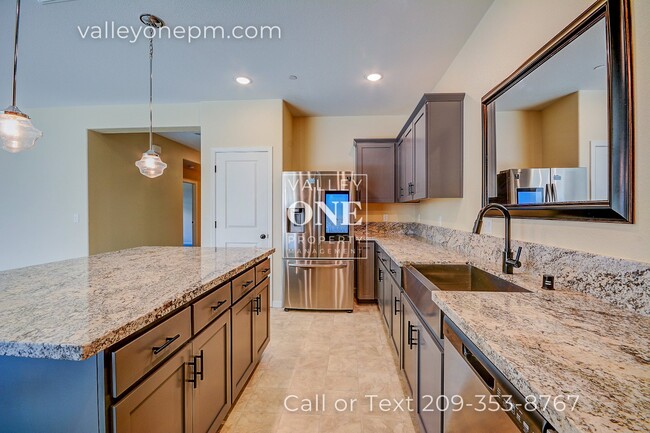 Building Photo - Large Single-Story 4 Bedroom Home in Patterson--has SOLAR!
