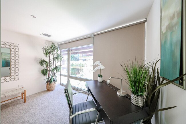 Building Photo - 7121 E Rancho Vista Dr