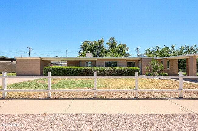 Primary Photo - 4635 N 11th Pl
