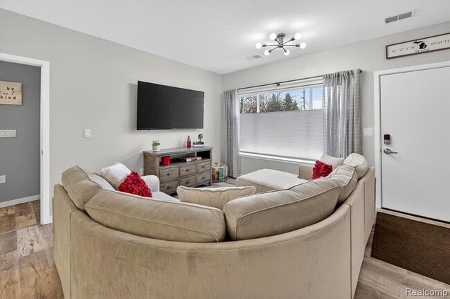 Building Photo - 293 N 2nd St