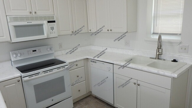 Building Photo - Adorable 2 bedrooms and 1 bath home located on N Drury Ave in Kansas City, MO
