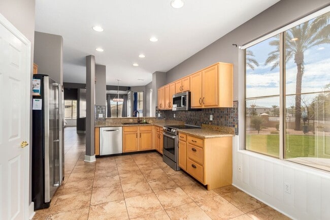 Building Photo - Beautiful Townhome in the Gated Stonecliffe Community – Foothills Living!