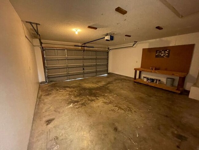 Building Photo - 8562 Vehlin Ct