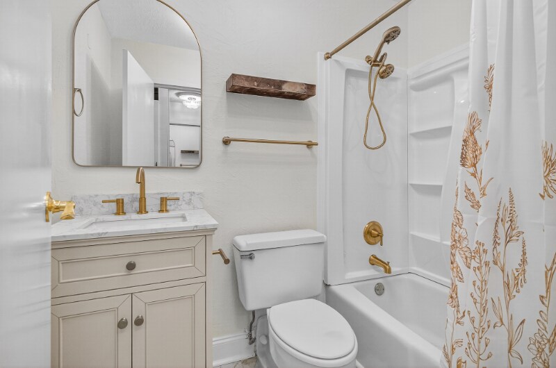 Building Photo - 224 E Garden St