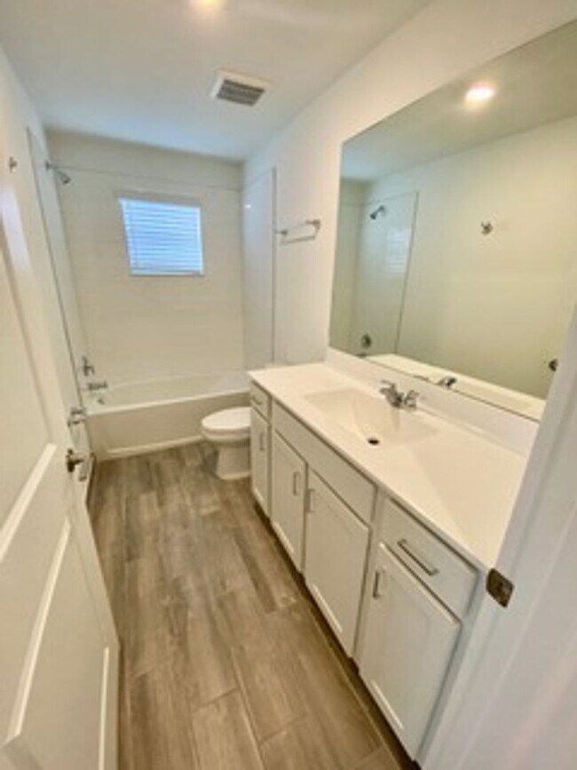 Building Photo - Brand new Townhome centrally located in La...