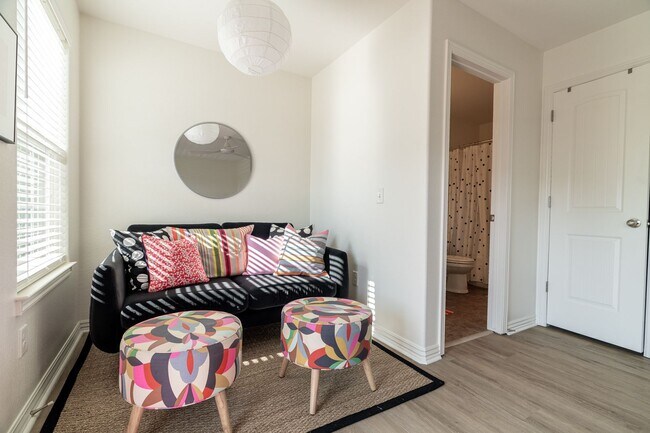 Building Photo - Beautiful 4 bedroom, 3.5 bathroom home in ...