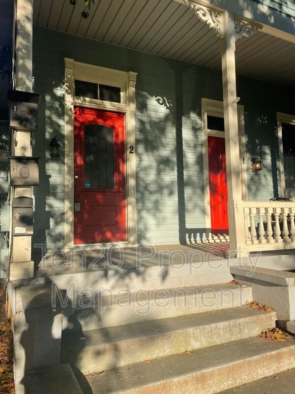 Building Photo - 811 3rd Ave