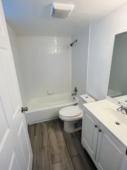 Building Photo - 510 24th Ave N