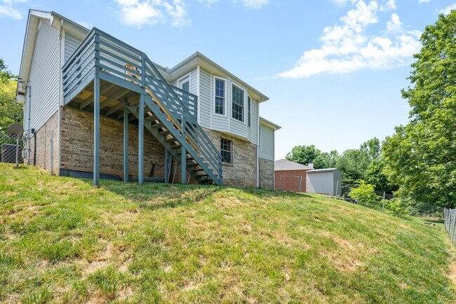 Building Photo - Pet Friendly Three Bedroom with Basement!