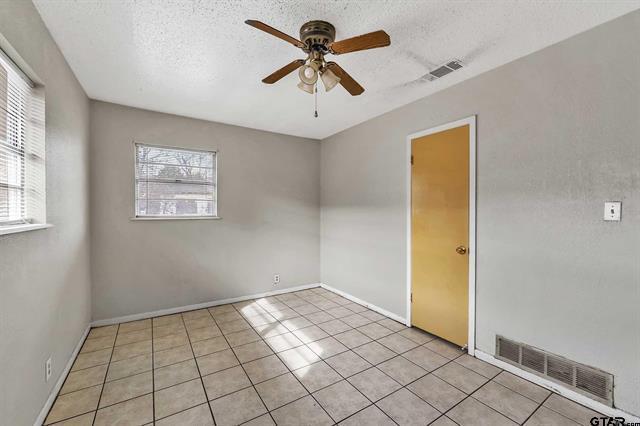 Building Photo - 2622 N Tenneha Ave