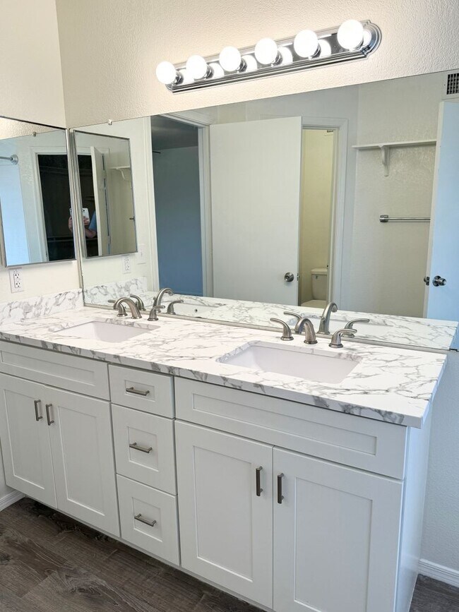 Building Photo - Stunning 4 Bedroom/2.5 Bath Home in Ahwatukee