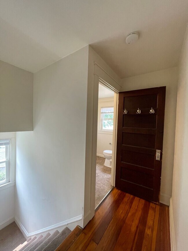 Building Photo - Beautiful 4 Bedroom 1.5 Bath in Marietta !