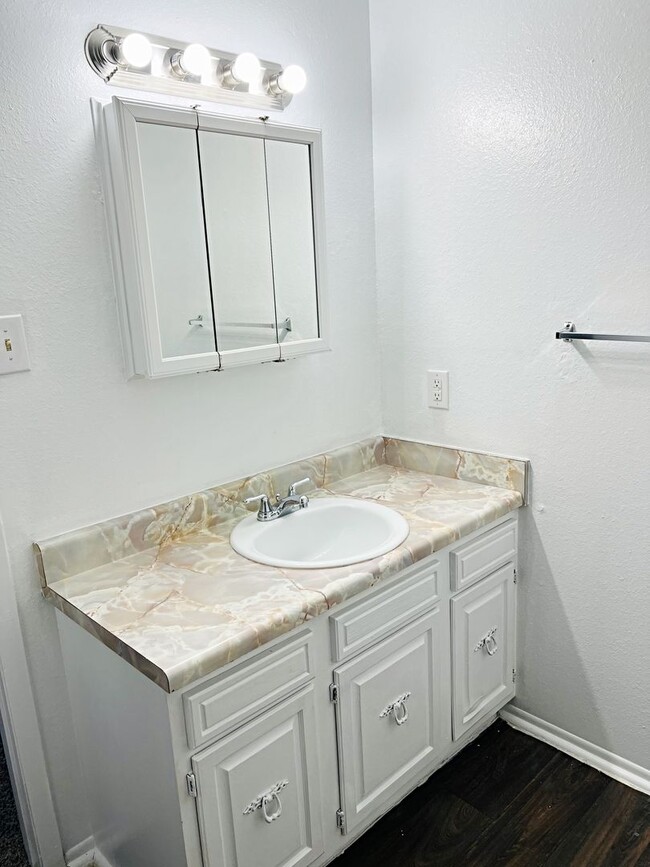 Building Photo - 2700 N 16th St