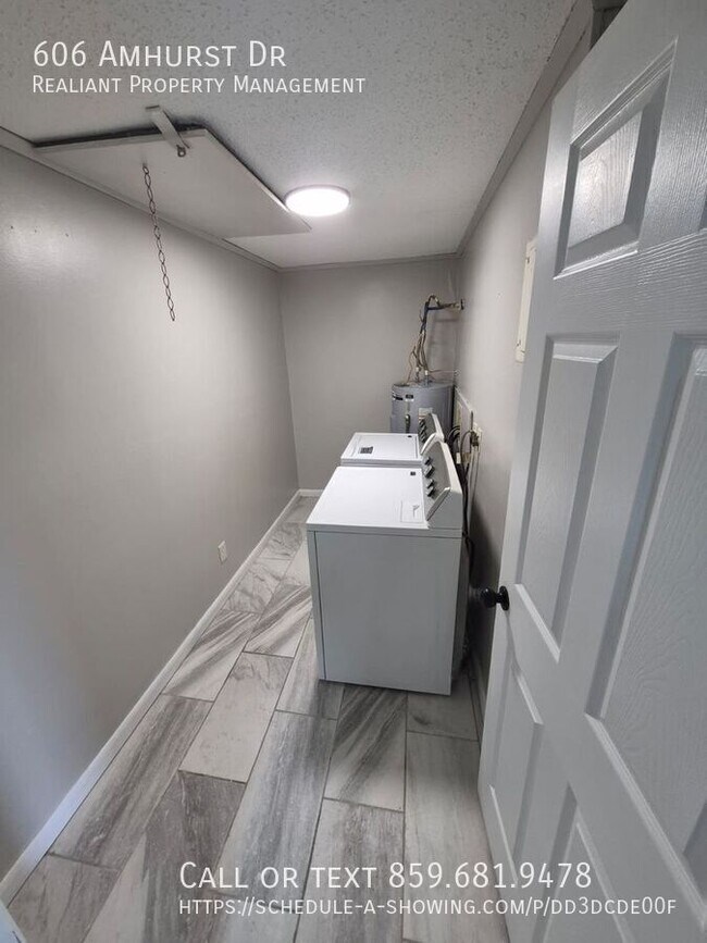 Building Photo - 606 Amhurst Dr