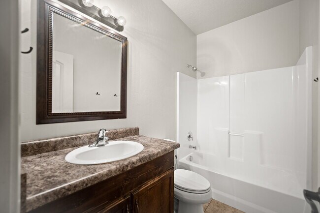 Building Photo - "Spacious 5-Bed Oasis with 3 Baths in Washington, UT – 3,171 Sq Ft of Comfort!"