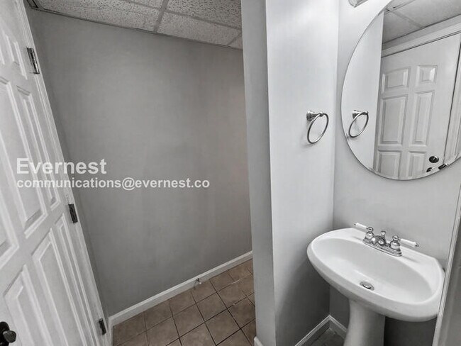 Building Photo - 117 Thornwood Dr