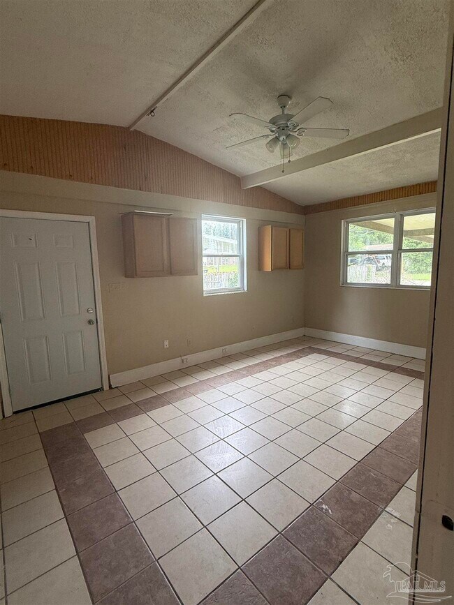 Building Photo - 5103 Wildwood Ave