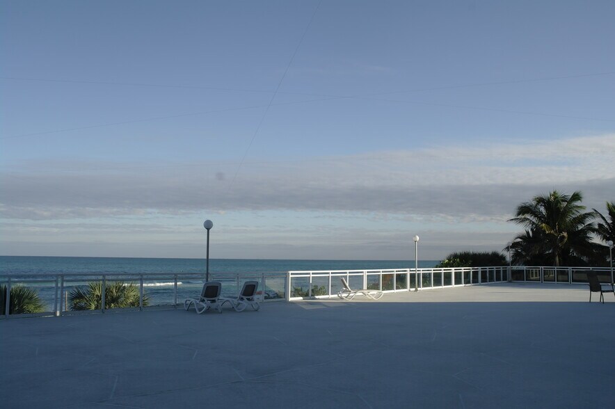 Building Photo - 7135 Collins Ave