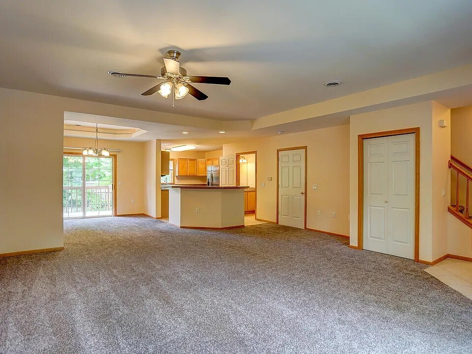 Building Photo - 1807 Carns Dr