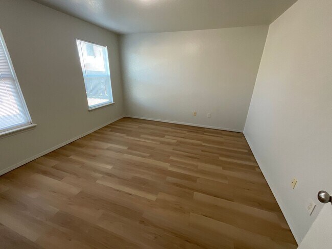 Building Photo - 5517 Del Creek Rd