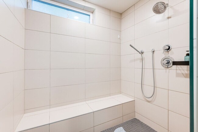 Building Photo - 2319 Franklin Ave E