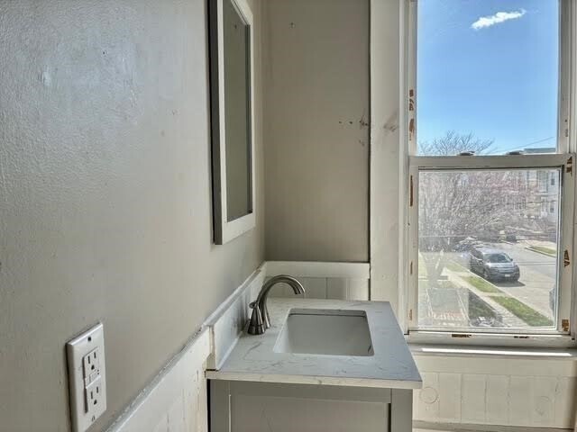 Building Photo - 653 Brock Ave