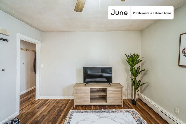 Building Photo - Room in Shared 4 bed/2 bath home