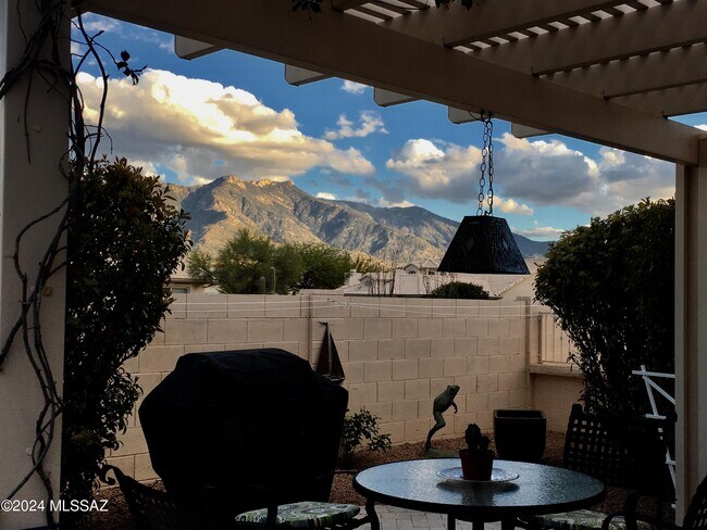 Building Photo - 65558 E Rose Ridge Dr