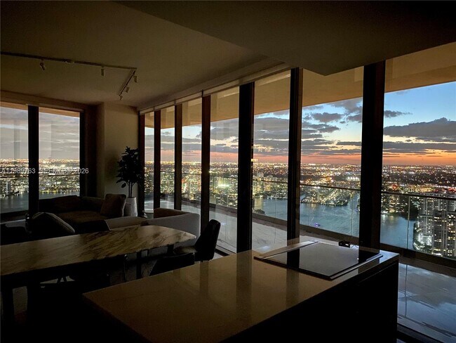 Building Photo - 18975 Collins Ave